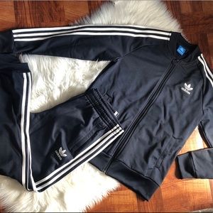 Adidas track suit set Sweater and Joggers SZ L